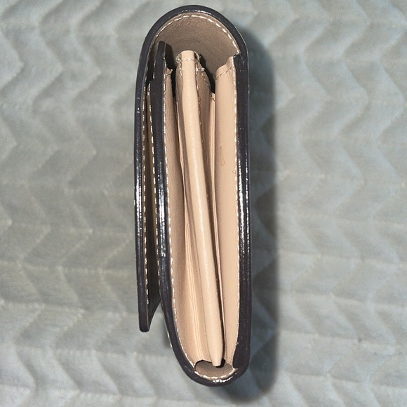 Pre-loved Louis Vuitton Patent Louise Wallet Dune - Picture 8 of 9
